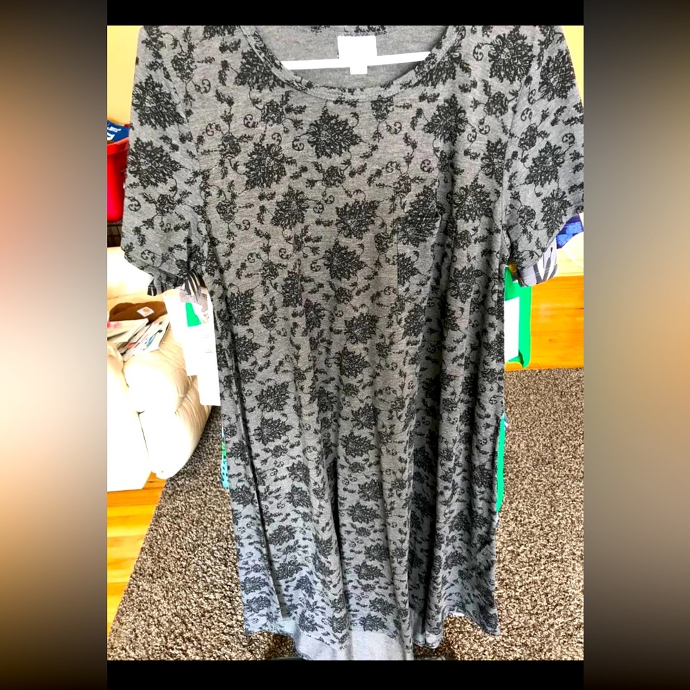 Lularoe Carly - Size L - NWT - retails for $35